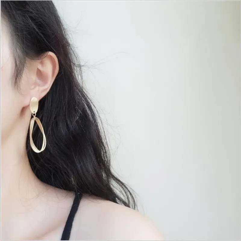 2023 New Fashion Designer Clasp Hollow Exaggerate Earrings 18K Gold Plated Jewelry Earrings for Women