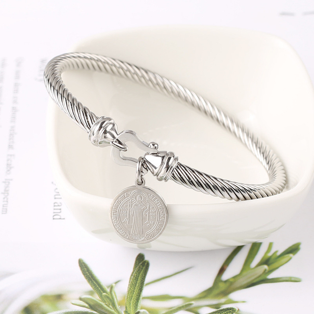 Hot Titanium Steel Round Horseshoe Buckle Jesus Pendant Stainless Steel Bracelet for Men Women