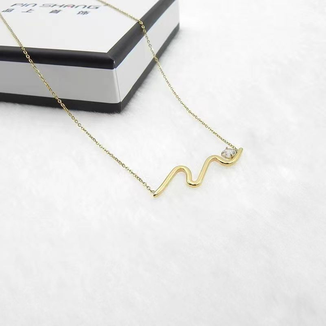 Valentine′s Day Fashion Simple Spiral Wave Shaped Pendant Stainless Steel Necklace Women