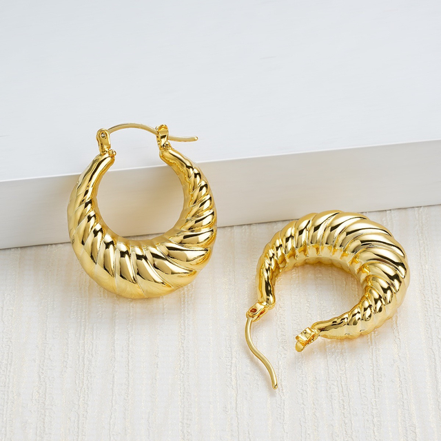 Luxury High Quality Vintage Copper Gold Color Plated Water Droop Earrings for Women Jewelry Gift Non-Fadding