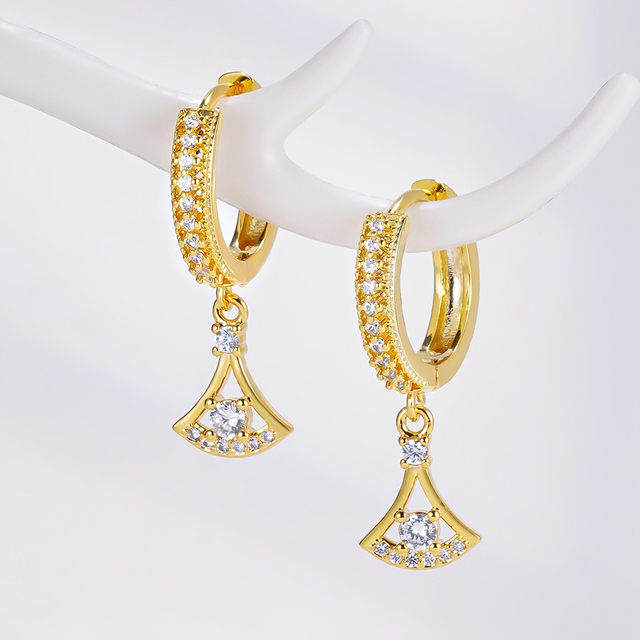 New Trend Jewelry Shell Huggie Hoop Earrings Brass Gold Plated Cubic Zirconia Earrings
