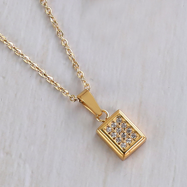 Personalized 18K Gold Simple Ladies Pendant Square-Shaped Jewelry Chain Pendant Necklace for Women
